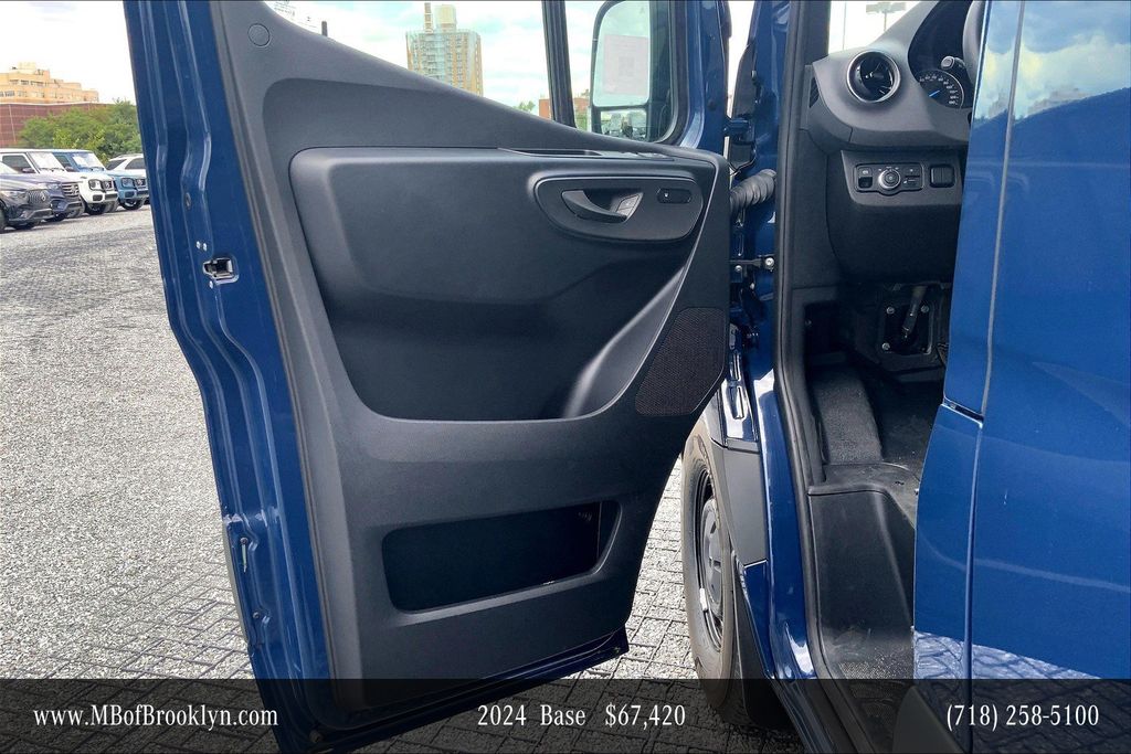 Vehicle image 9 of 16