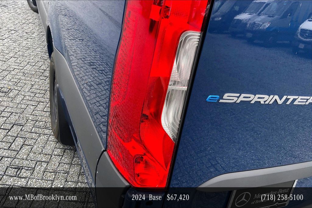 Vehicle image 12 of 16