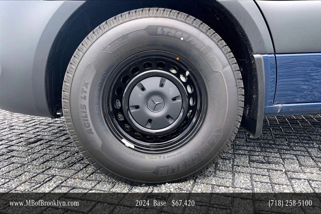 Vehicle image 10 of 16
