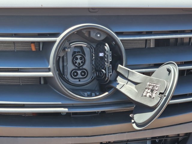 Vehicle image 9 of 35
