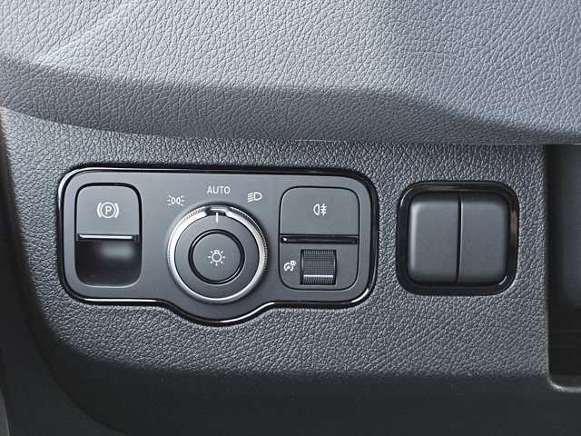 Vehicle image 31 of 35