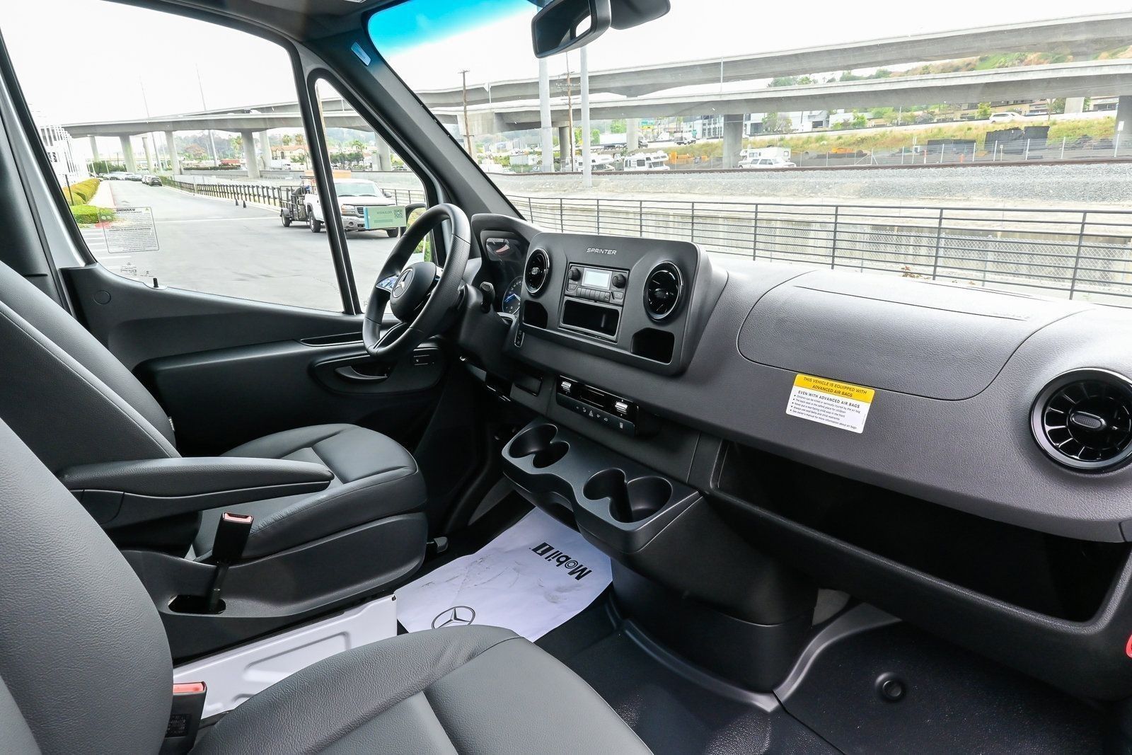 Vehicle image 10 of 21