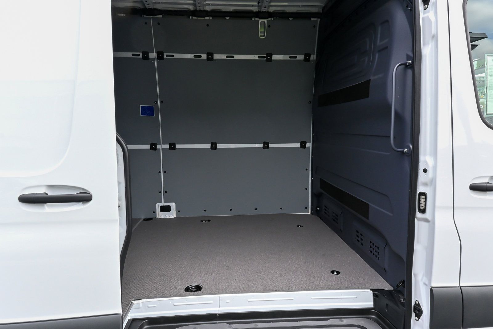 Vehicle image 7 of 21