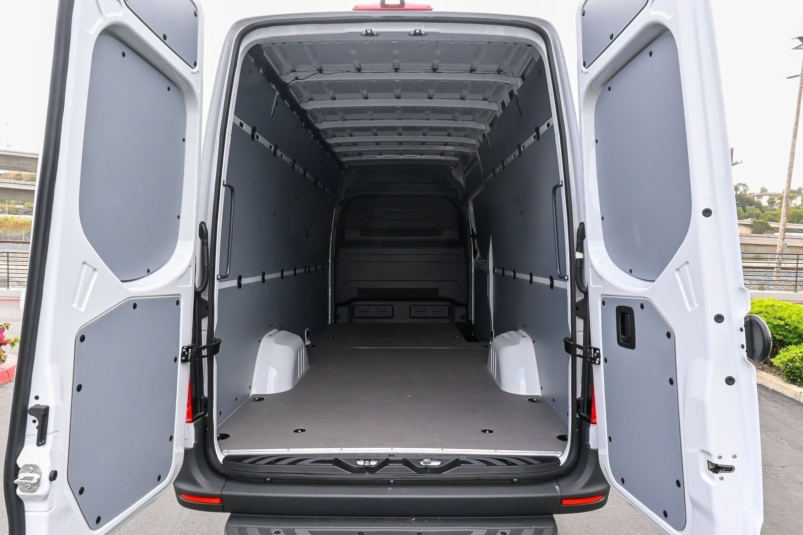 Vehicle image 6 of 21