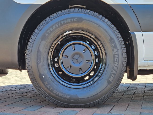 Vehicle image 10 of 35