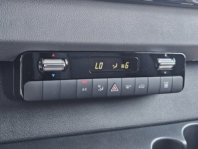 Vehicle image 27 of 35
