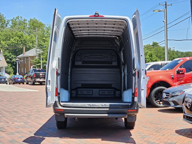 Vehicle image 33 of 35