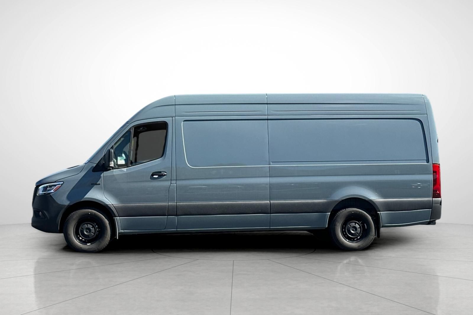 Vehicle image 8 of 34