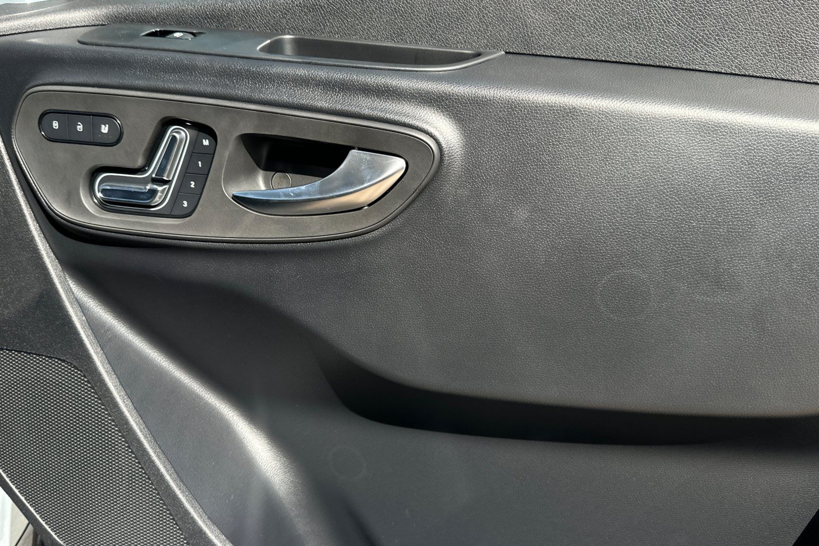 Vehicle image 29 of 34