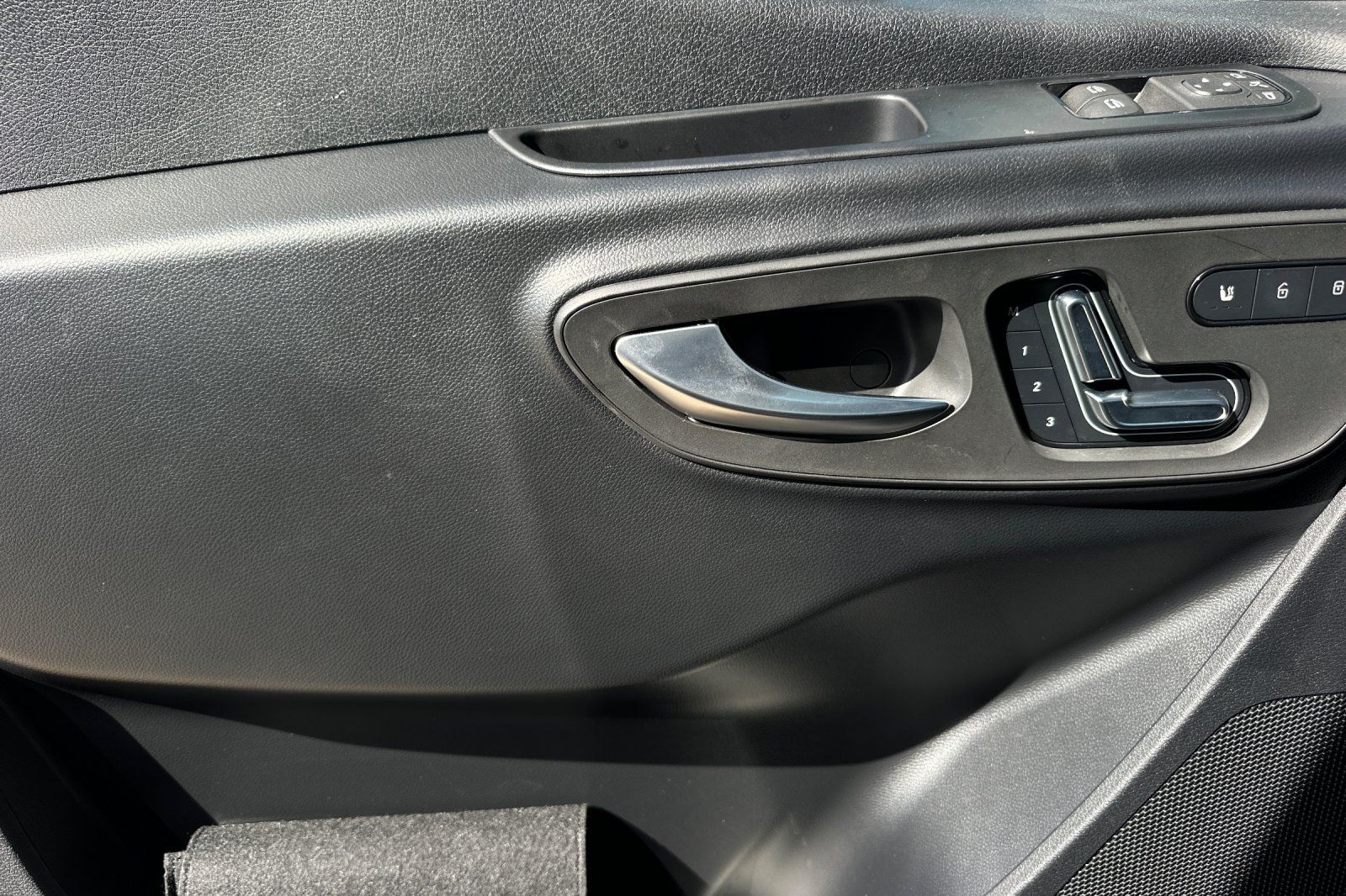 Vehicle image 22 of 34