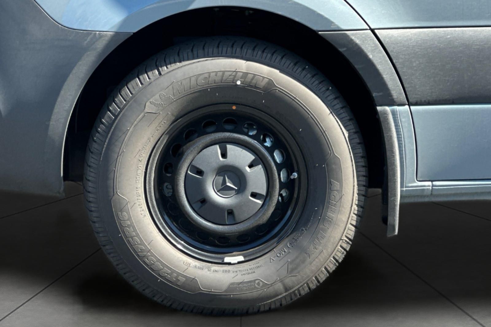 Vehicle image 11 of 34