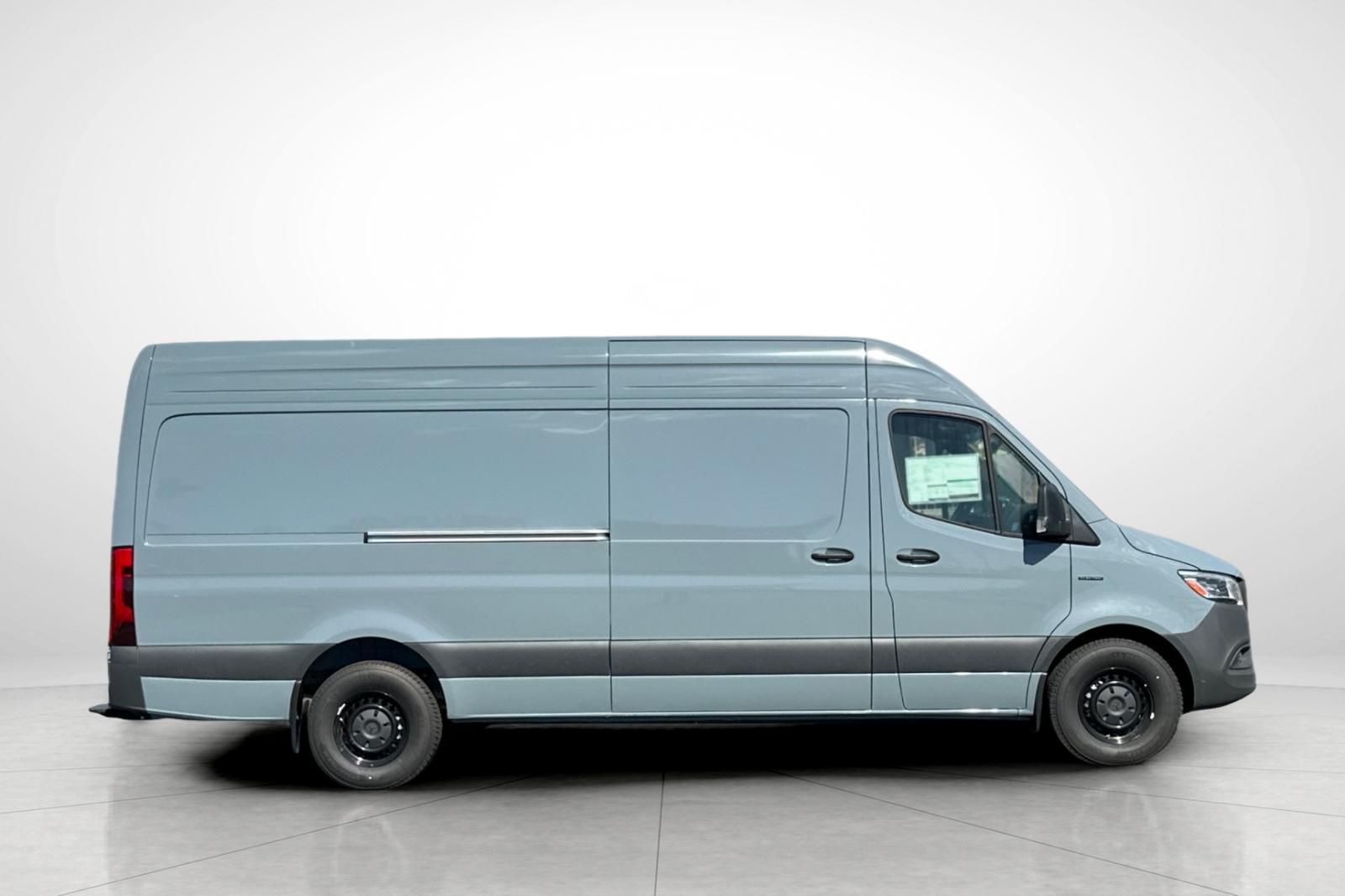 Vehicle image 4 of 34