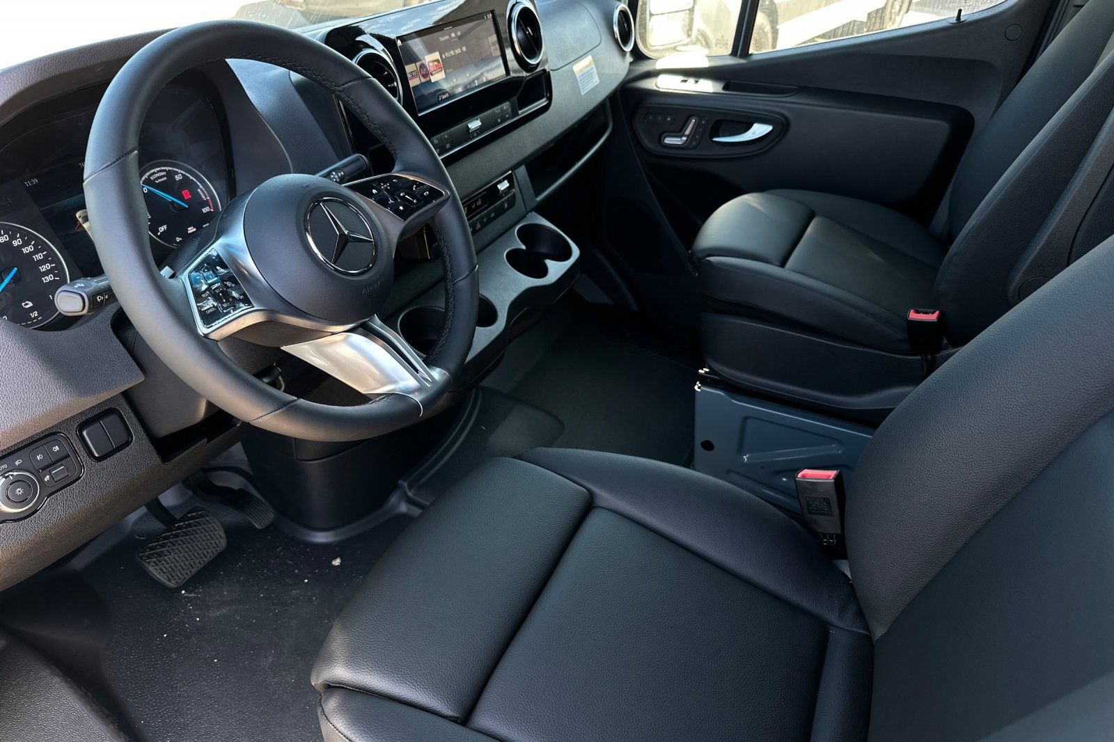 Vehicle image 10 of 34