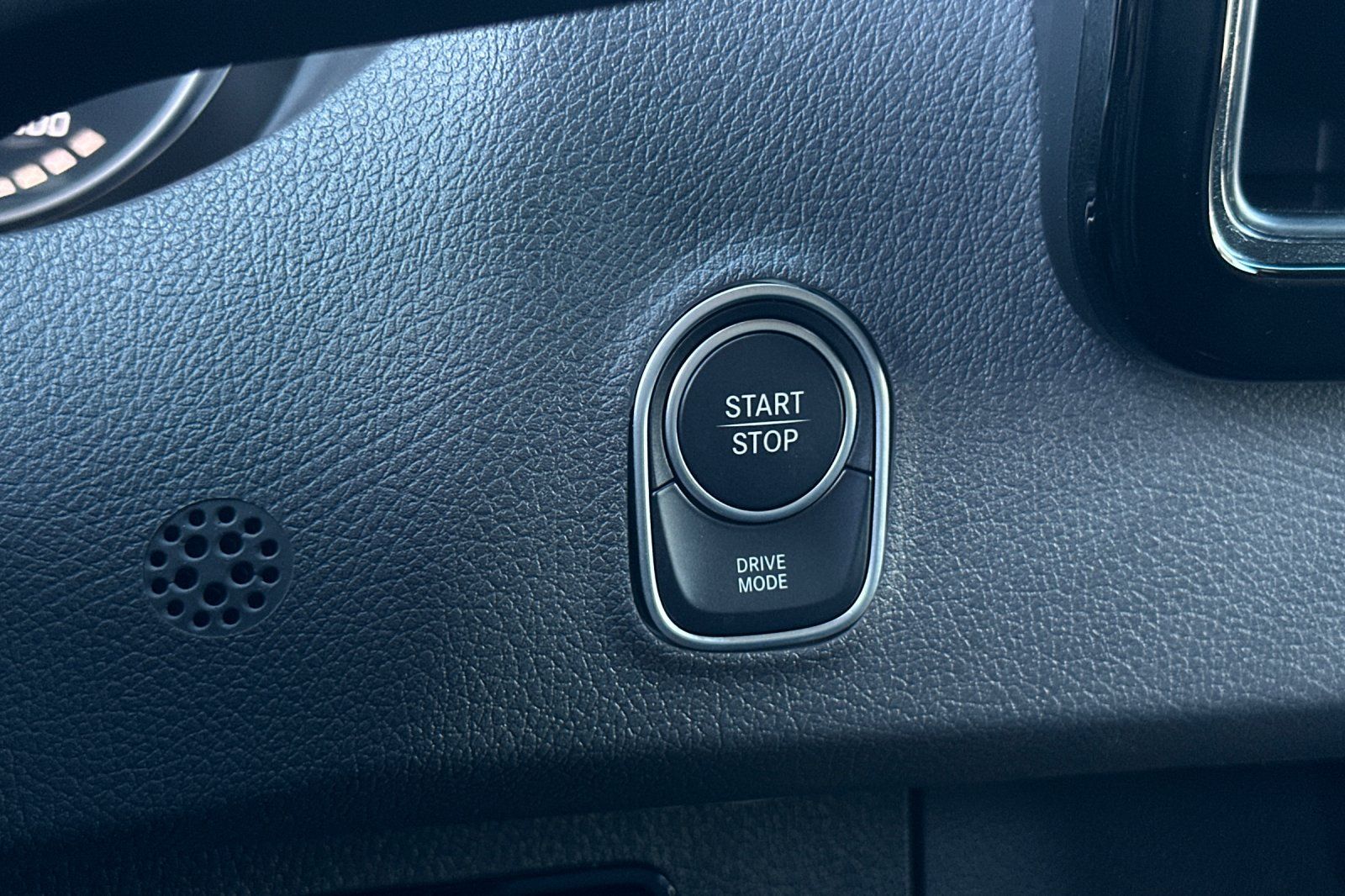 Vehicle image 20 of 34