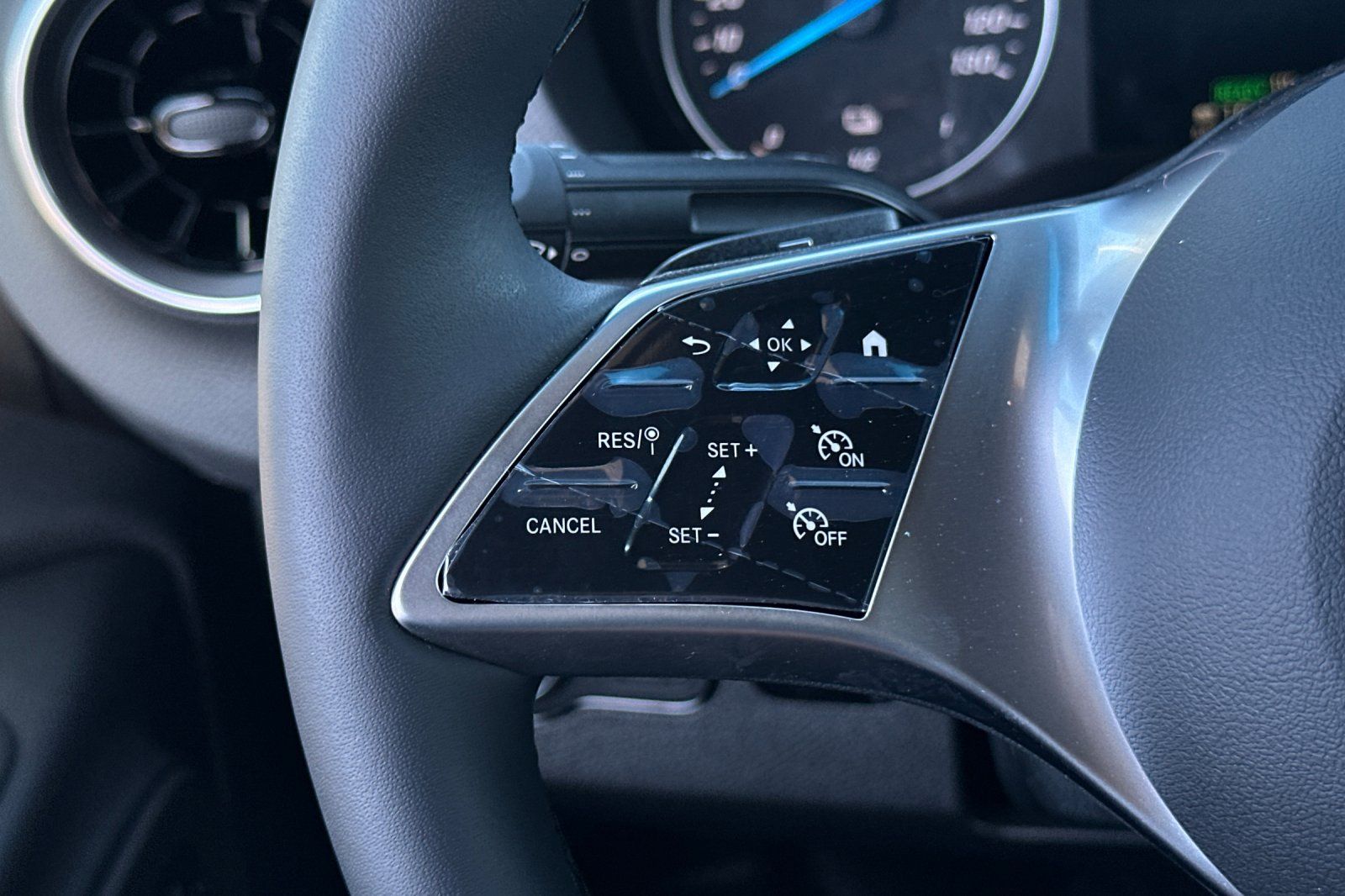Vehicle image 25 of 34