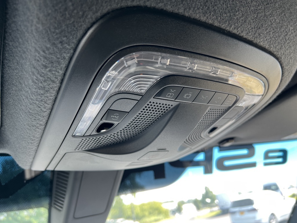 Vehicle image 14 of 15