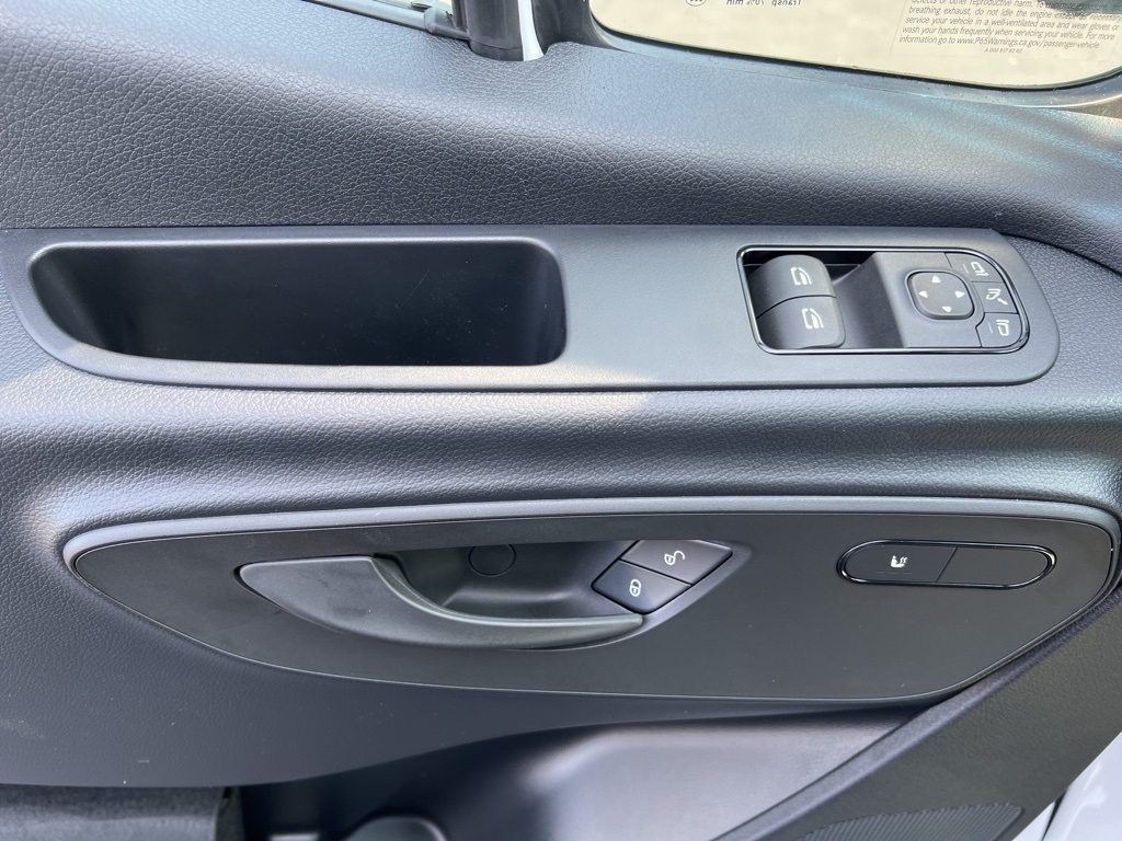 Vehicle image 13 of 15