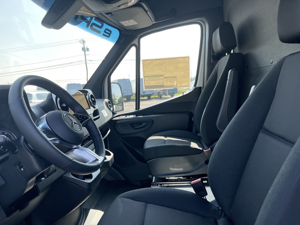 Vehicle image 8 of 15