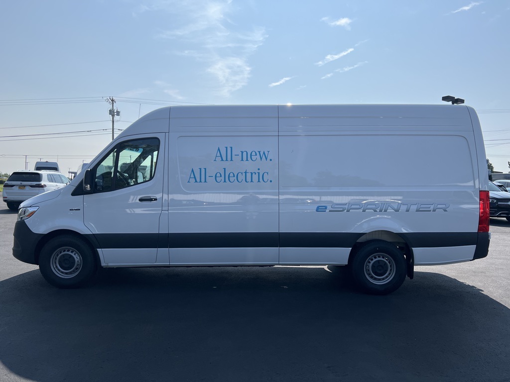 Vehicle image 4 of 15