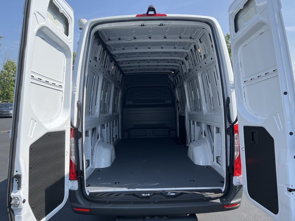 Vehicle image 6 of 15
