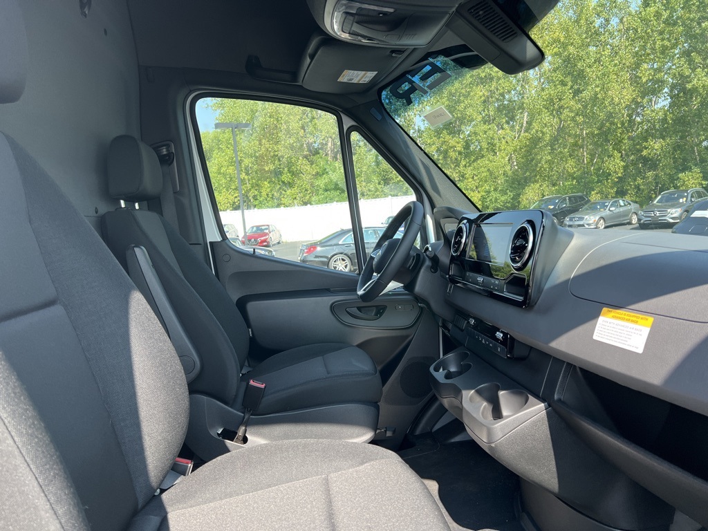 Vehicle image 9 of 15