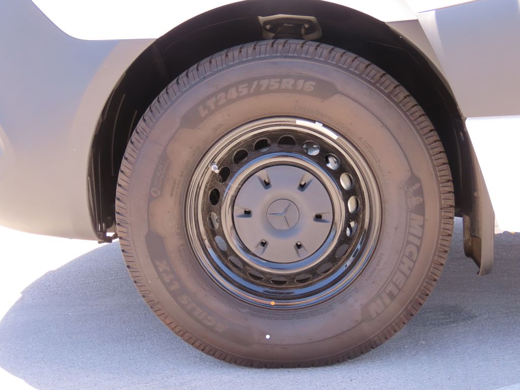 Vehicle image 34 of 36
