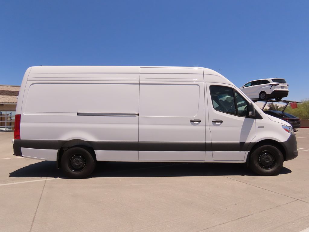 Vehicle image 4 of 36