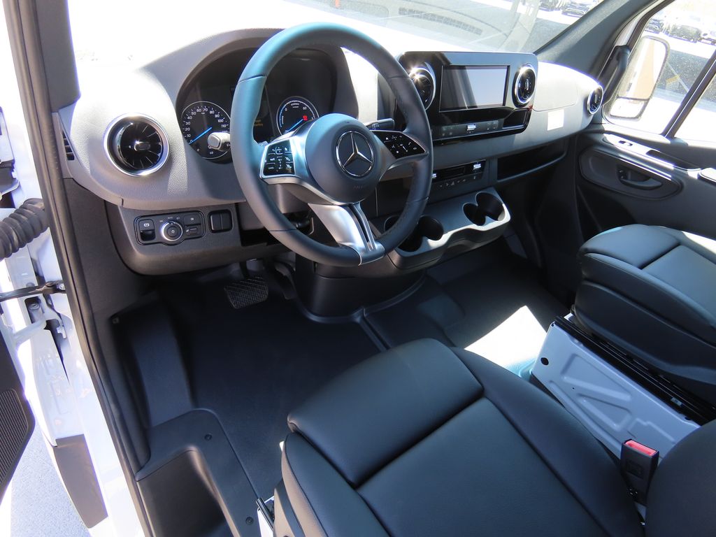 Vehicle image 10 of 36