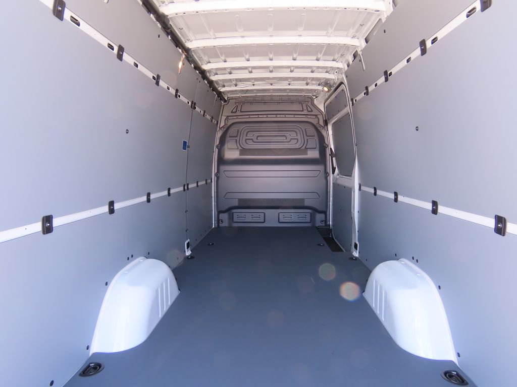 Vehicle image 31 of 36