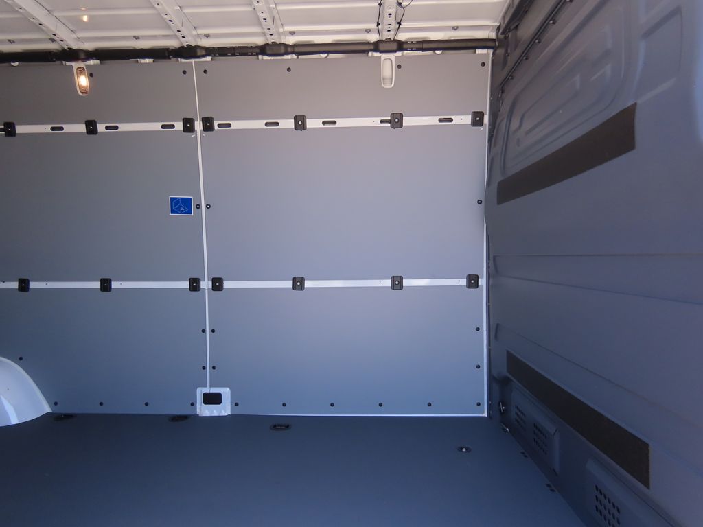 Vehicle image 27 of 36