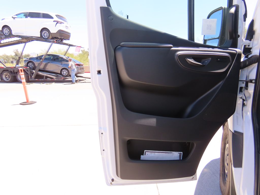 Vehicle image 24 of 36