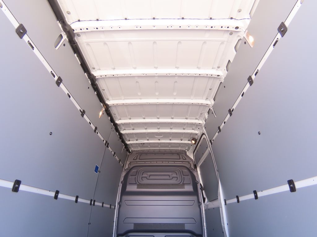 Vehicle image 32 of 36