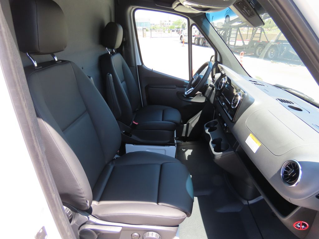 Vehicle image 22 of 36
