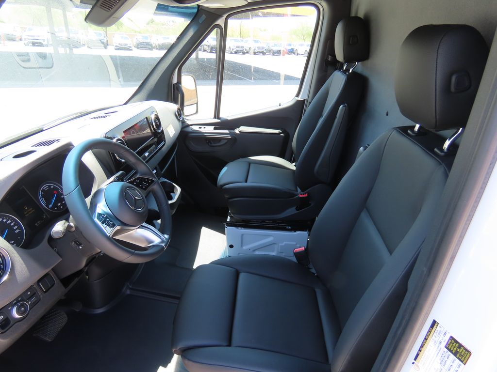 Vehicle image 21 of 36