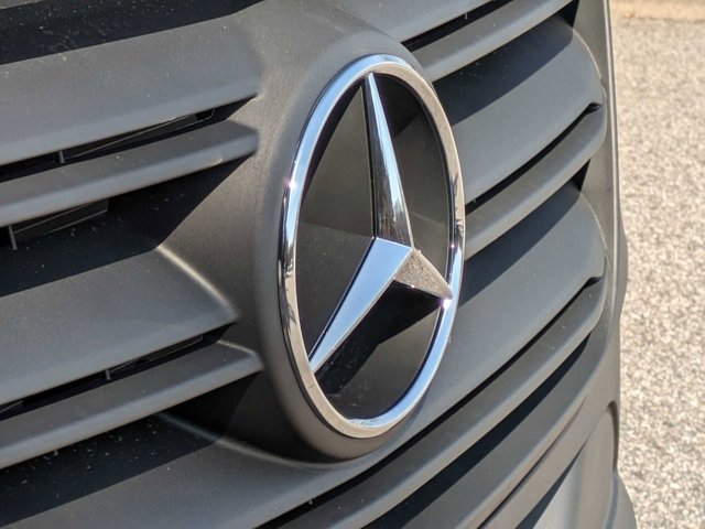 Vehicle image 29 of 35