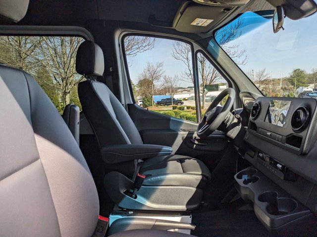 Vehicle image 27 of 35