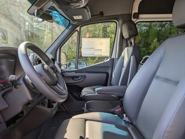 Vehicle image 17 of 35