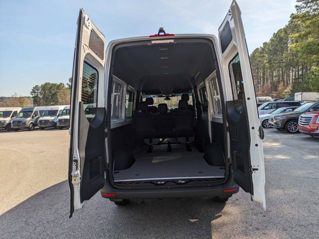 Vehicle image 20 of 35