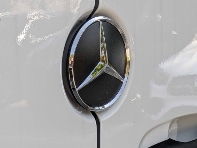 Vehicle image 32 of 35