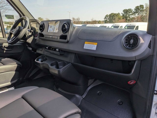 Vehicle image 28 of 35