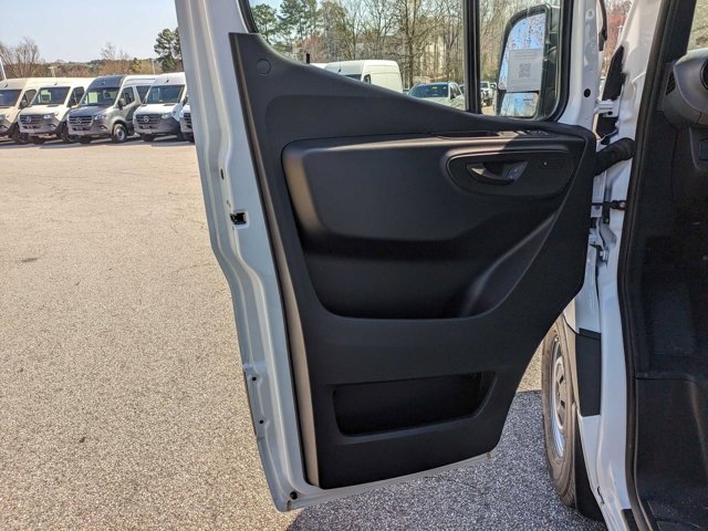 Vehicle image 18 of 35