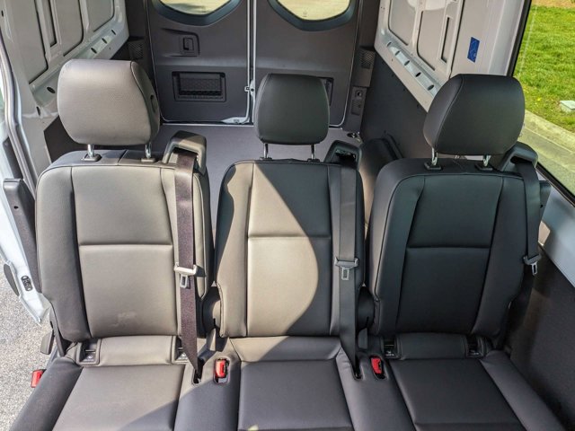 Vehicle image 25 of 35