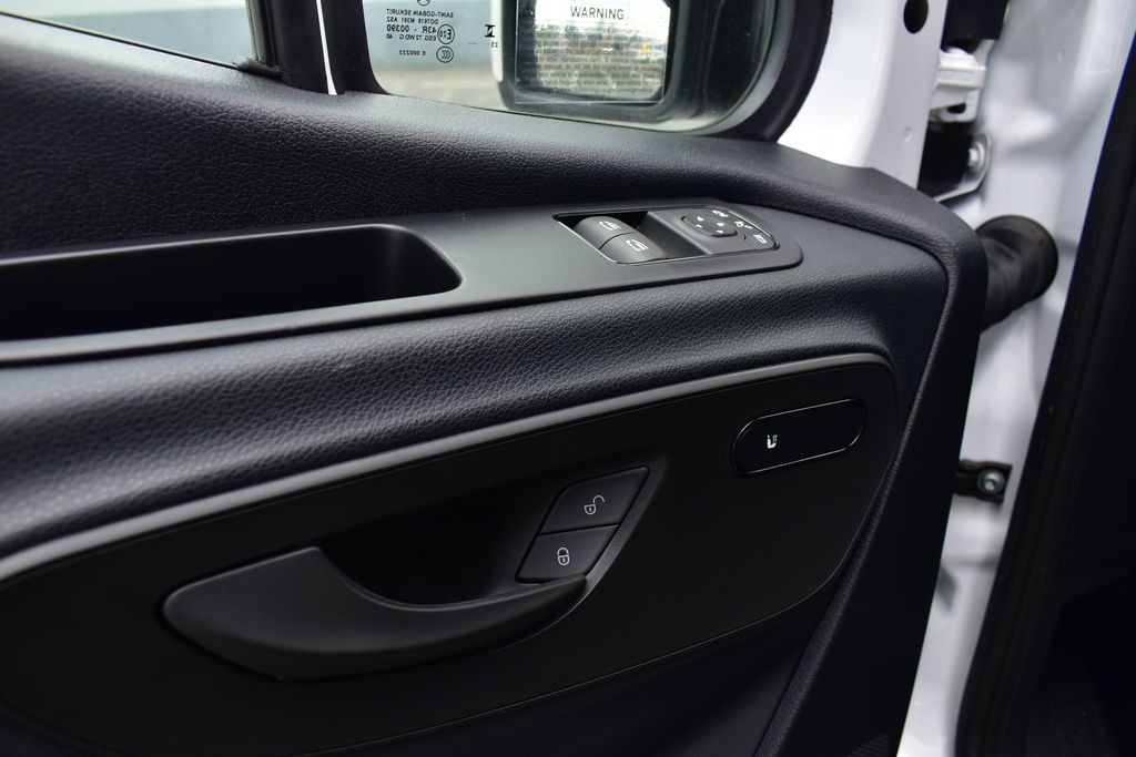 Vehicle image 10 of 33