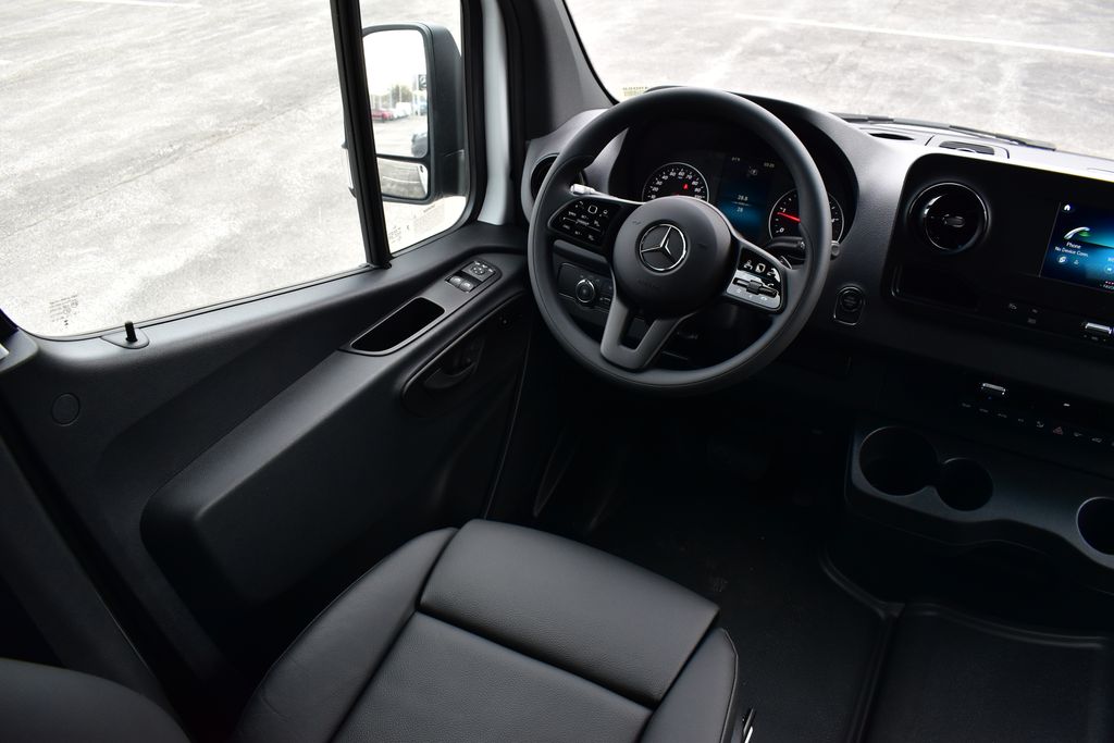 Vehicle image 24 of 33