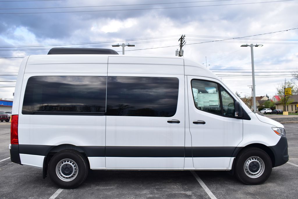 Vehicle image 4 of 33