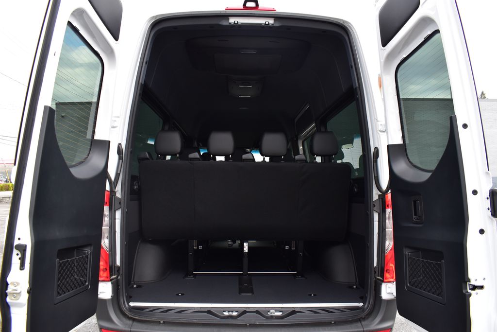 Vehicle image 28 of 33