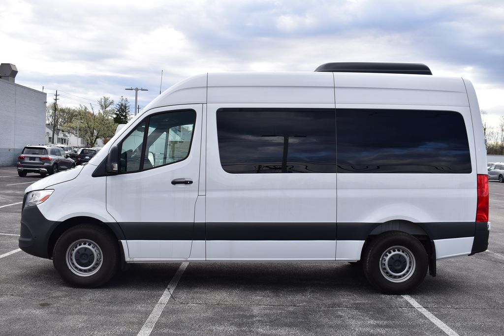 Vehicle image 7 of 33