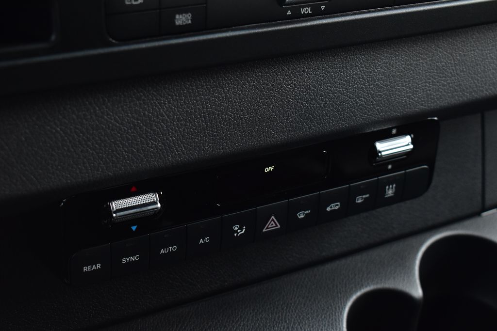 Vehicle image 19 of 33