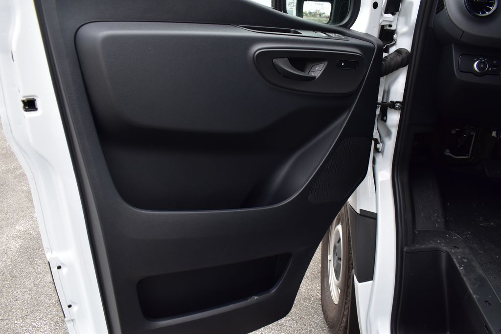Vehicle image 9 of 33