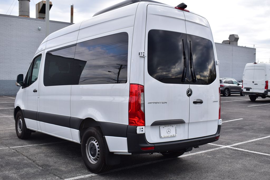 Vehicle image 6 of 33